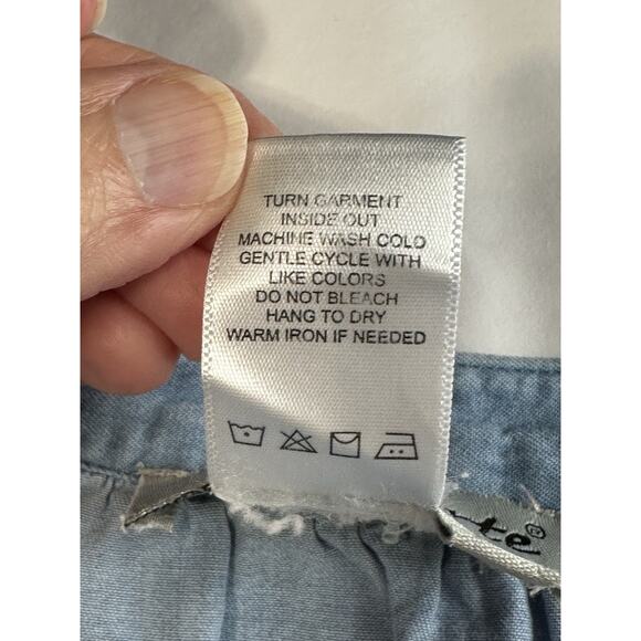 Blue Chambray Women’s Blouse XL V-Neck Tasseled Tie White Embroidered Trim - Picture 12 of 15